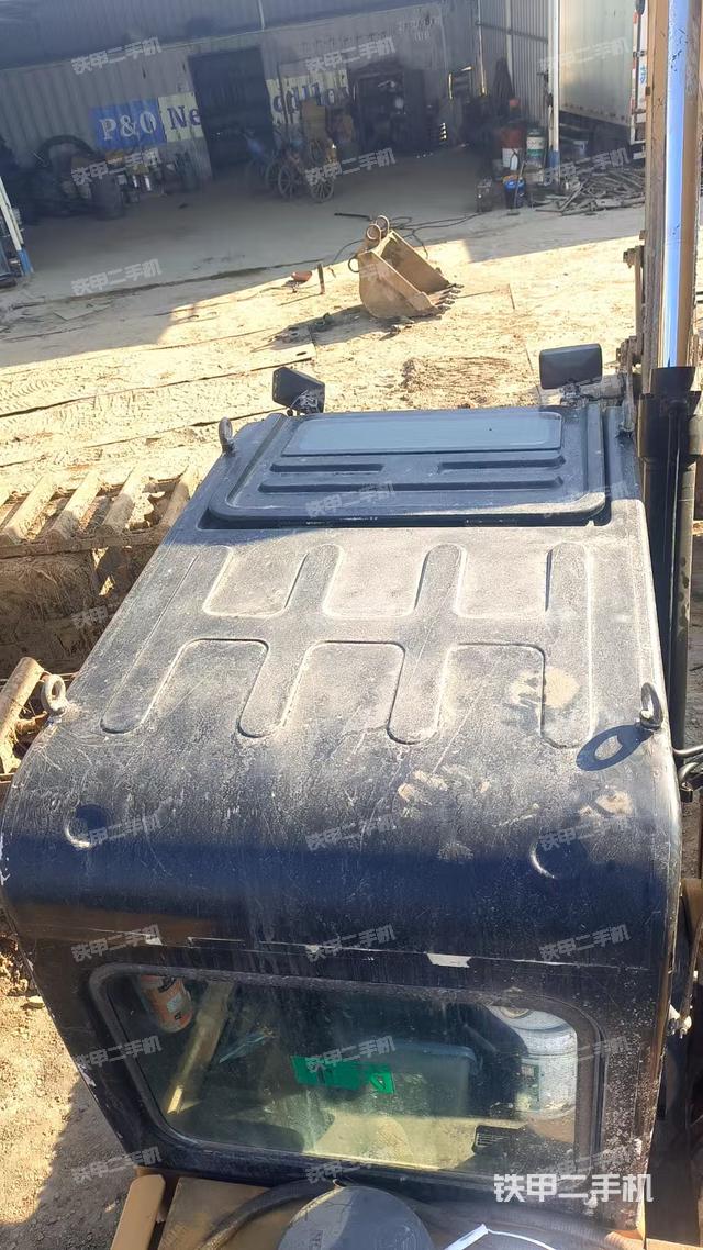 駕駛室頂部（整機(jī)外觀）