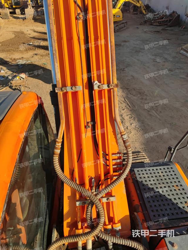 大臂背部俯視（工作和回轉(zhuǎn)裝置）