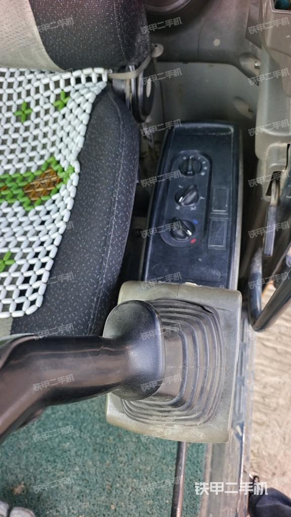 座椅左側控制臺/音響/含左手柄（駕駛室部分）