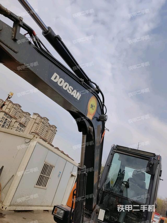 小臂整體右前(工作和回轉(zhuǎn)裝置) 小臂整體右前(工作和回轉(zhuǎn)裝置)