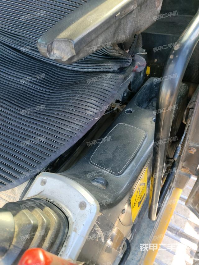 座椅左側(cè)控制臺(tái)/音響/含左手柄（駕駛室部分）