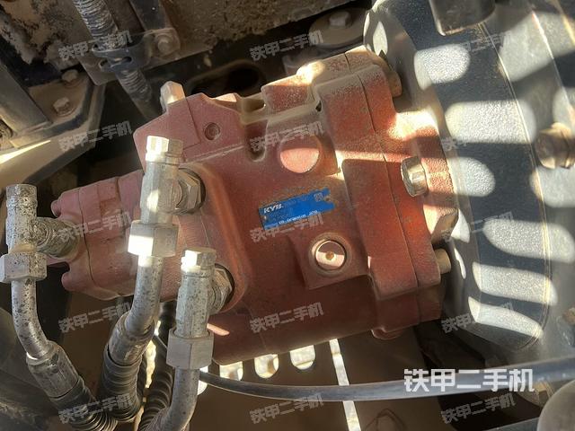 液壓泵艙室正面整體(整機(jī)外觀) 液壓泵艙室正面整體(整機(jī)外觀)