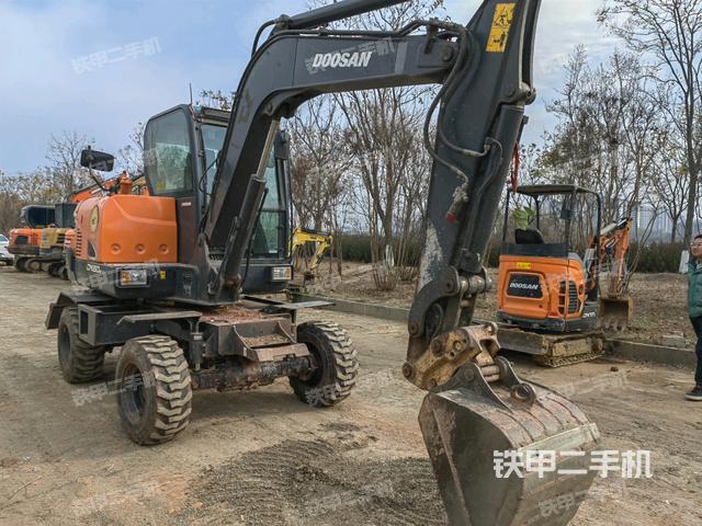 左后45(整機(jī)外觀) 左后45(整機(jī)外觀)