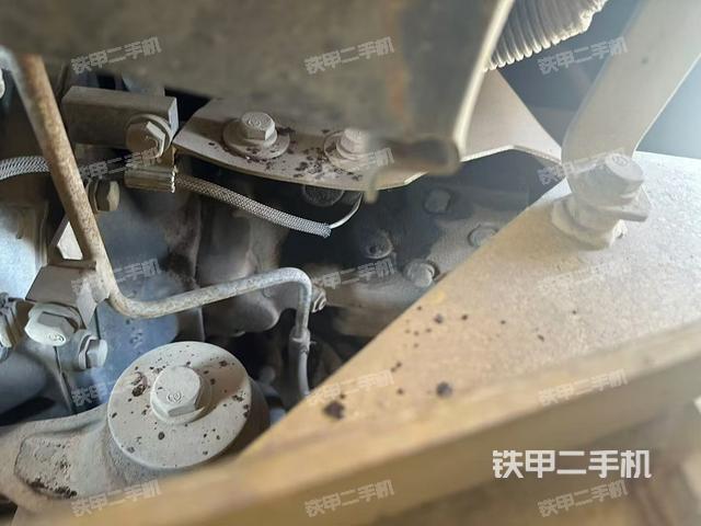 液壓泵艙室正面整體(整機外觀) 液壓泵艙室正面整體(整機外觀)