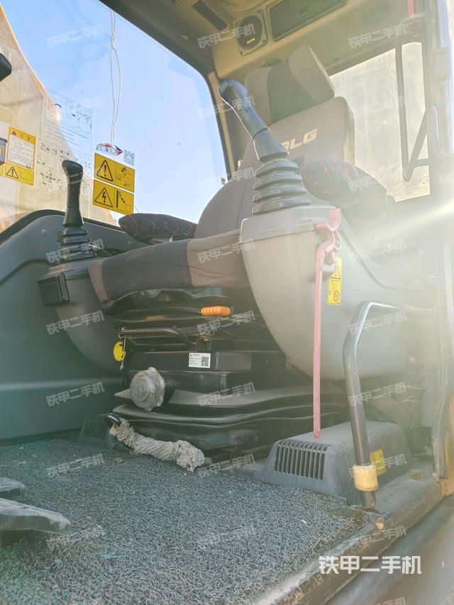 駕駛室正側(cè)（駕駛室部分）