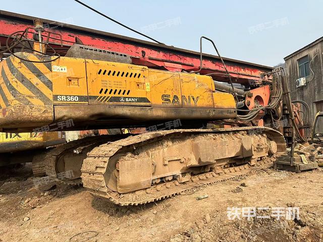 整機(jī)右后45°(設(shè)備外觀及核心部件) 整機(jī)右后45°(設(shè)備外觀及核心部件)