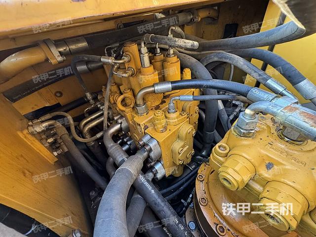 回轉馬達和主控閥（整機外觀）