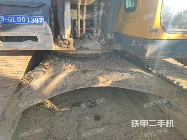 轉(zhuǎn)盤和下車架正前(工作和回轉(zhuǎn)裝置) 轉(zhuǎn)盤和下車架正前(工作和回轉(zhuǎn)裝置)