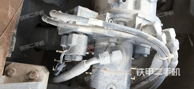 回转马达和主控阀（整机外观）