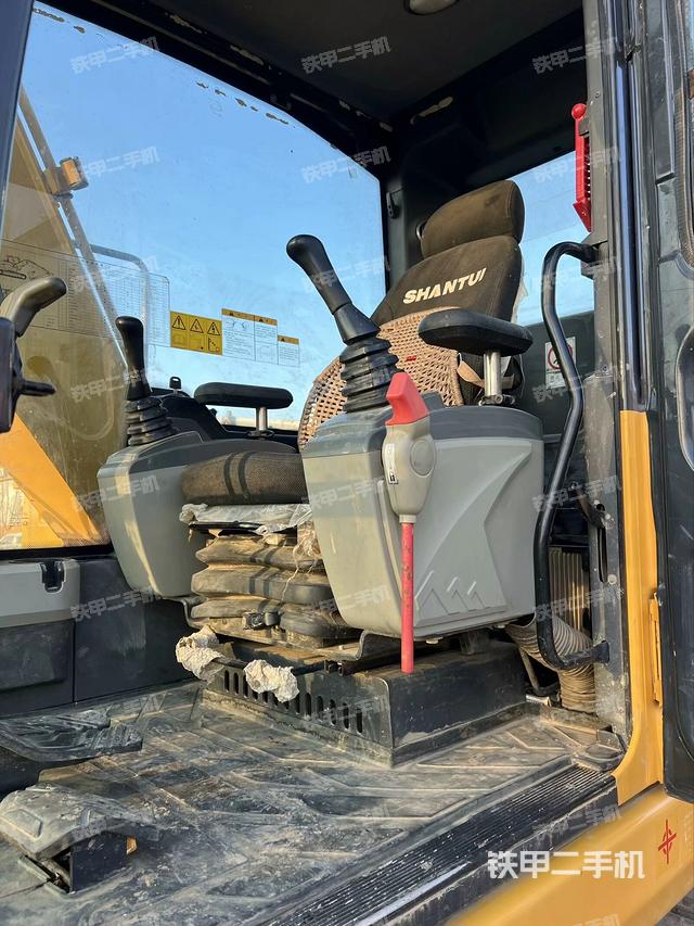 后窗玻璃角標（駕駛室部分）