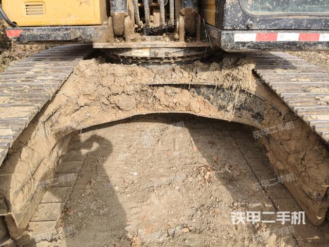 轉(zhuǎn)盤和下車架正前（工作和回轉(zhuǎn)裝置）