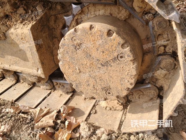 右驅(qū)動輪（行走機構(gòu)）