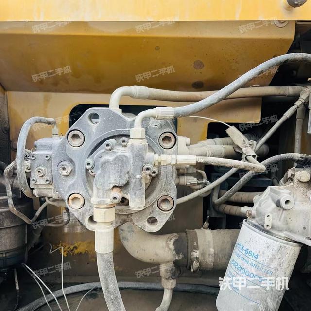 液壓泵艙室正面整體(整機(jī)外觀) 液壓泵艙室正面整體(整機(jī)外觀)