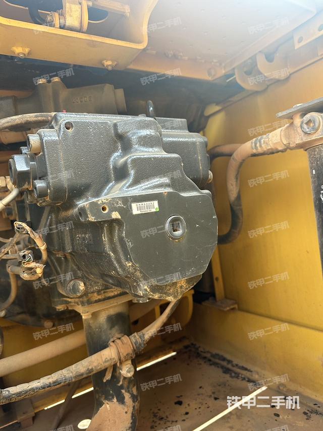 液壓泵艙室正面整體（整機(jī)外觀）