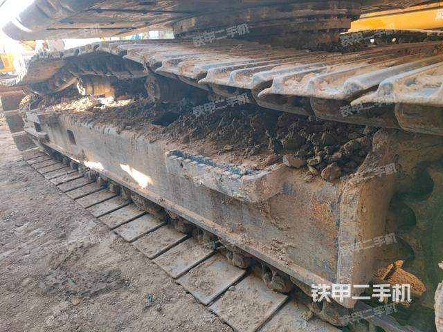右側(cè)履帶整體(行走機(jī)構(gòu)) 右側(cè)履帶整體(行走機(jī)構(gòu))
