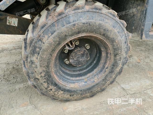 左側(cè)履帶整體?(行走機(jī)構(gòu)) 左側(cè)履帶整體?(行走機(jī)構(gòu))