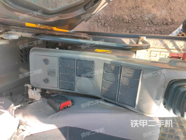 座椅左側控制臺/音響/含左手柄（駕駛室部分）