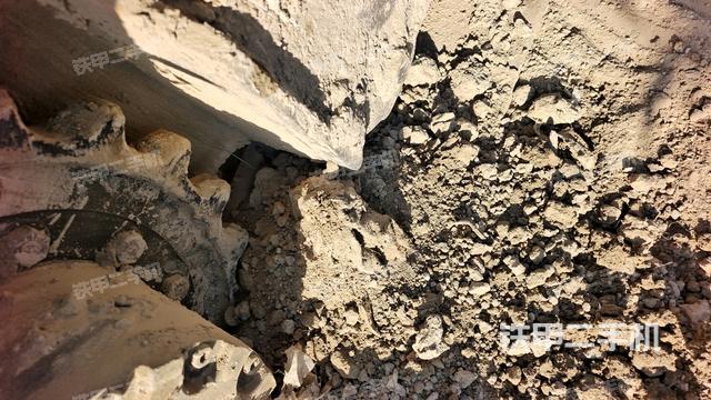 右驅(qū)動輪（行走機(jī)構(gòu)）