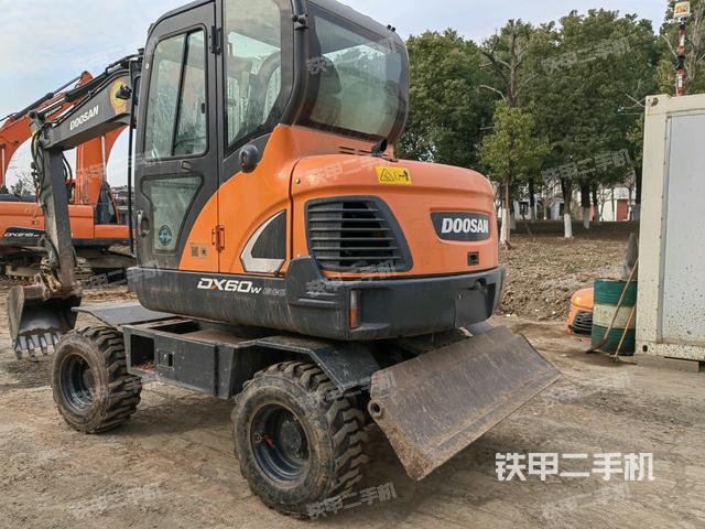 右前45(整機(jī)外觀) 右前45(整機(jī)外觀)