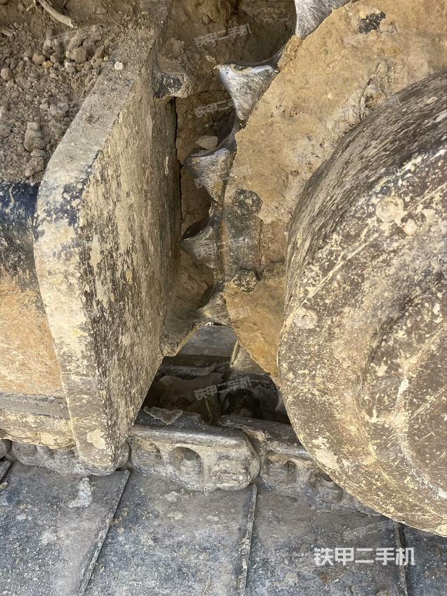 右側(cè)履帶整體(行走機(jī)構(gòu)) 右側(cè)履帶整體(行走機(jī)構(gòu))