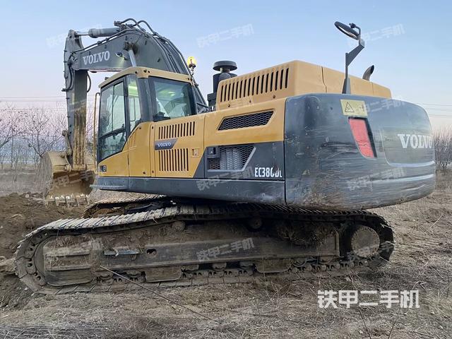 駕駛室頂部（整機外觀）