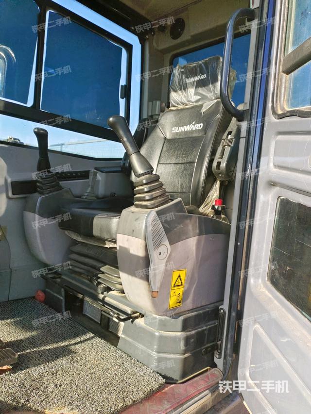 駕駛室整體（整機(jī)外觀）