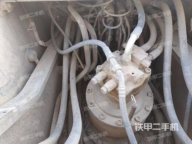 回轉(zhuǎn)馬達(dá)和主控閥(整機(jī)外觀) 回轉(zhuǎn)馬達(dá)和主控閥(整機(jī)外觀)