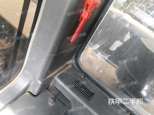 后窗玻璃角標（駕駛室部分）