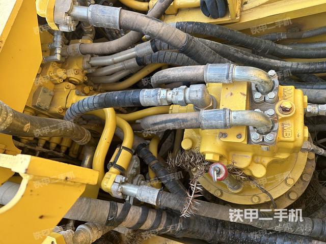 回轉(zhuǎn)馬達(dá)和主控閥（整機(jī)外觀）