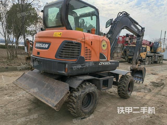 右后45(整機(jī)外觀) 右后45(整機(jī)外觀)