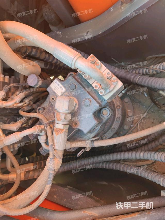 回轉(zhuǎn)馬達（上車部件）