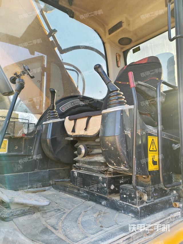 駕駛室正側(cè)（駕駛室部分）