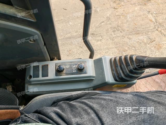 座椅左側(cè)控制臺(tái)/音響/含左手柄(駕駛室部分) 座椅左側(cè)控制臺(tái)/音響/含左手柄(駕駛室部分)