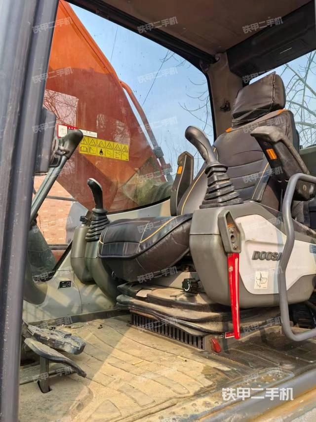 駕駛室整體（整機(jī)外觀）