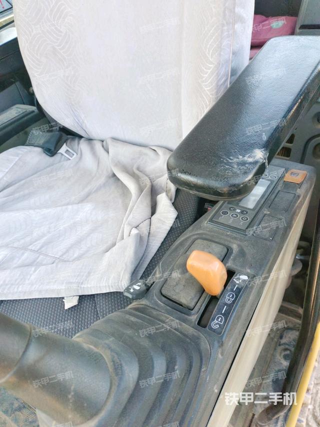 座椅左側(cè)控制臺(tái)/音響/含左手柄（駕駛室部分）