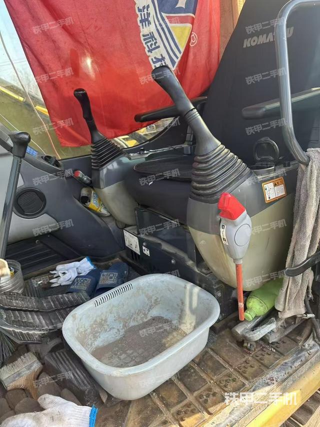 駕駛室整體(整機外觀) 駕駛室整體(整機外觀)