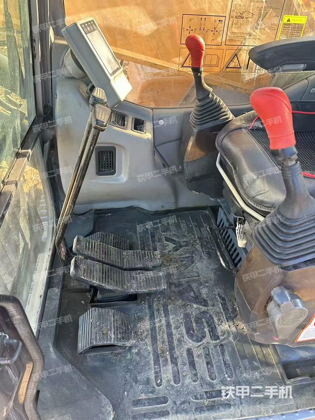 駕駛室整體（整機(jī)外觀）