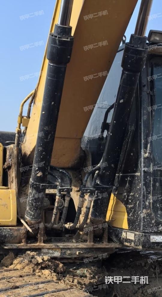 大臂油缸整體?豎拍（工作和回轉(zhuǎn)裝置）