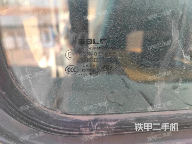 后窗玻璃角標（駕駛室部分）