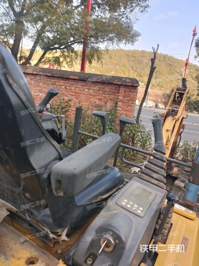 座椅左側(cè)控制臺/音響/含左手柄（駕駛室部分）