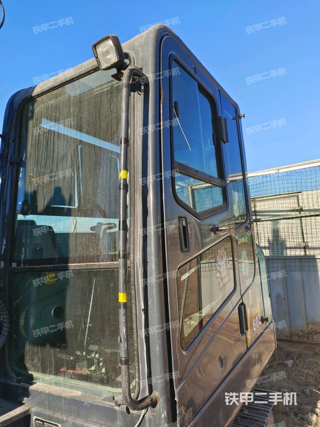 駕駛室頂部（整機(jī)外觀）