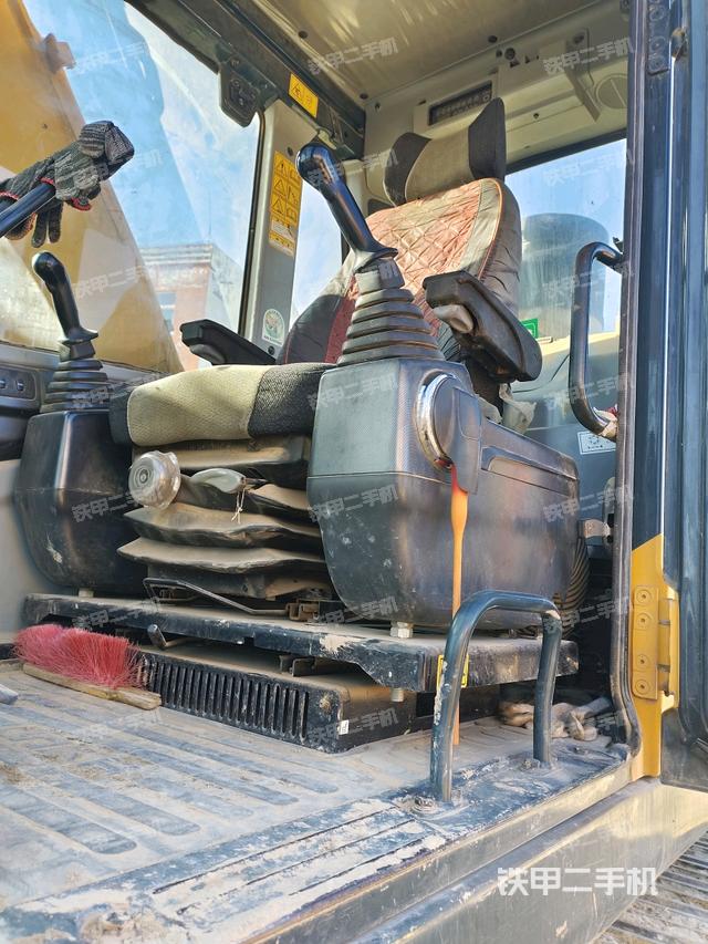 駕駛室左前45度（駕駛室部分）