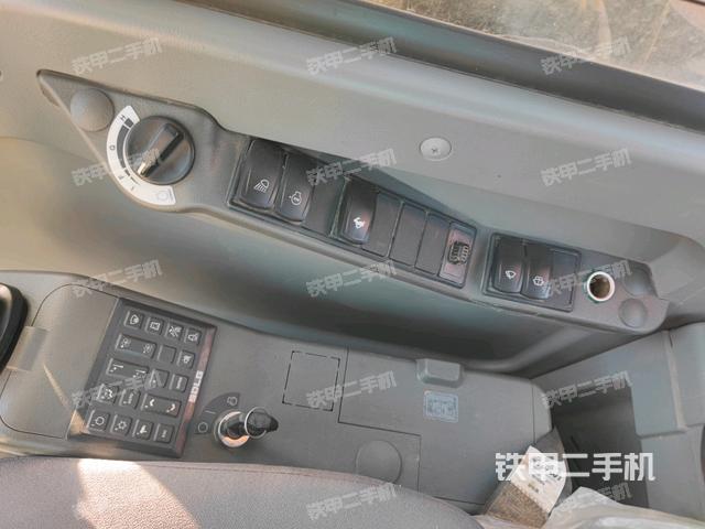 座椅右側控制臺/鑰匙門/油門/含右手柄（駕駛室部分）