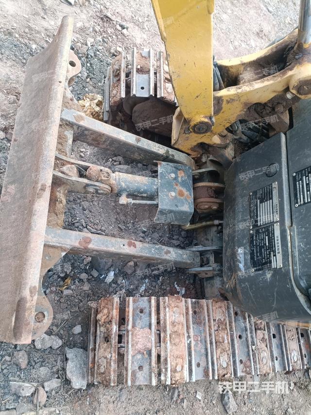 轉(zhuǎn)盤和下車架正前（工作和回轉(zhuǎn)裝置）