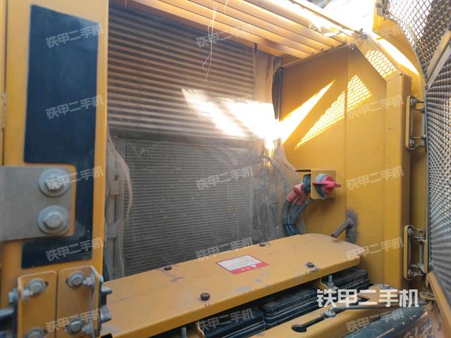 散熱器正面(大件艙室) 散熱器正面(大件艙室)