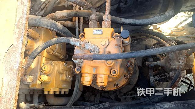 回轉(zhuǎn)馬達(dá)和主控閥（整機(jī)外觀）