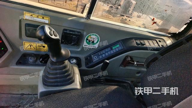 座椅右側(cè)控制臺/鑰匙門/油門/含右手柄（駕駛室部分）