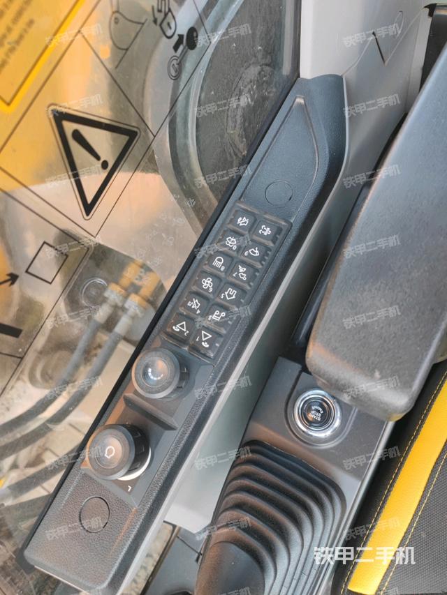 座椅左側(cè)控制臺/音響/含左手柄（駕駛室部分）