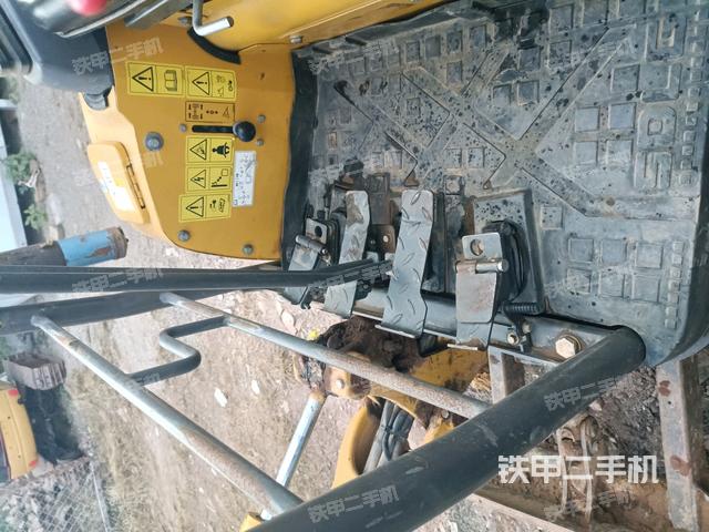 后窗玻璃角標（駕駛室部分）