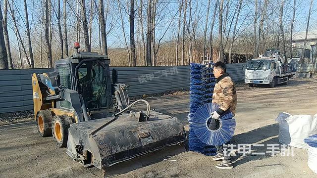 整机右侧（设备外观及核心部件）